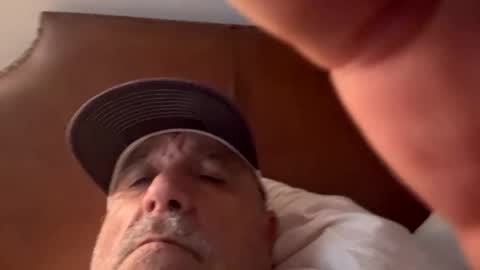 Snapshot of bird70 chatting on 15, 11, 2025 spunday online show from 15, 11, 2025