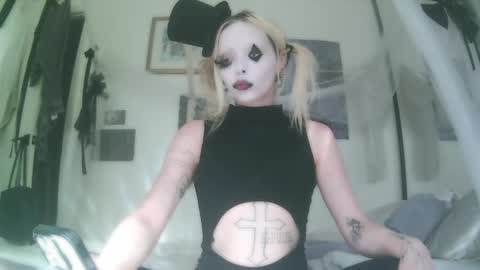 vampire fang  online show from 30, 10, 2025