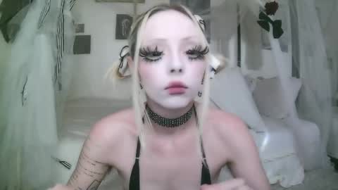 Snapshot of bl0odsyring3 chatting on 5, 4, 2026 vampire fang online show from 5, 4, 2026