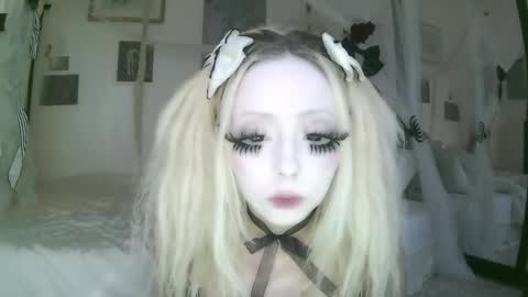 Snapshot of bl0odsyring3 chatting on 15, 4, 2026 vampire fang online show from 15, 4, 2026