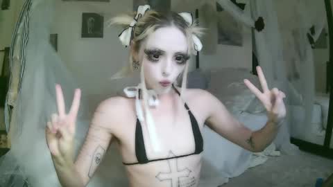 Snapshot of bl0odsyring3 chatting on 22, 4, 2026 vampire fang online show from 22, 4, 2026