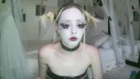 Snapshot of bl0odsyring3 chatting on 8, 5, 2026 vampire fang online show from 8, 5, 2026