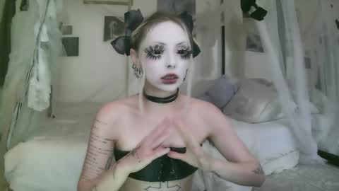 Snapshot of bl0odsyring3 chatting on 15, 5, 2026 vampire fang online show from 15, 5, 2026