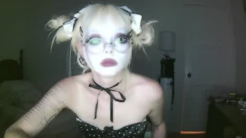 Snapshot of bl0odsyring3 chatting on 5, 7, 2026 vampire fang online show from 5, 7, 2026