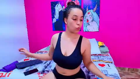 Snapshot of black_and_whithexx chatting on 8, 7, 2026 black and white online show from 8, 7, 2026