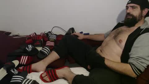 Snapshot of black_beard_slides chatting on 16, 11, 2025 black_beard_slides online show from 16, 11, 2025