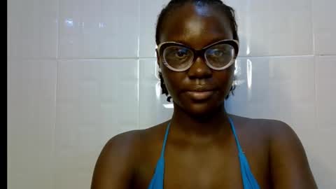 Snapshot of black_petitqueen12 chatting on 15, 11, 2025 BLACK online show from 15, 11, 2025