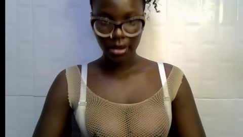 Snapshot of black_petitqueen12 chatting on 21, 11, 2025 BLACK online show from 21, 11, 2025