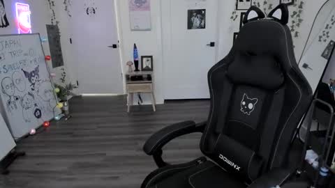 Ella online show from 5, 2, 2026