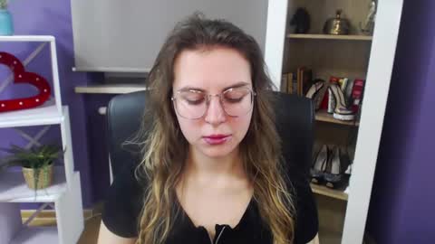 Z O E Y online show from 10, 1, 2025