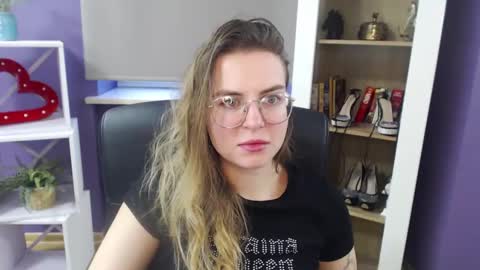 Z O E Y online show from 11, 1, 2025