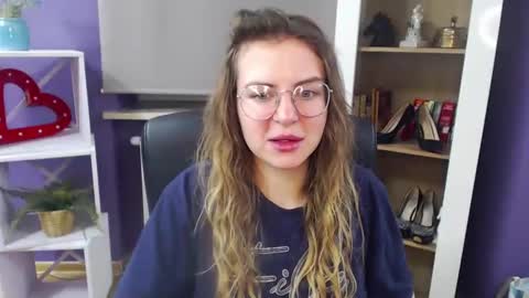 Z O E Y online show from 3, 2, 2025