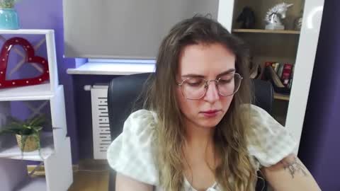 Z O E Y online show from 11, 2, 2025