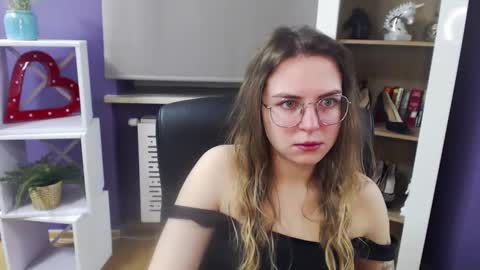 Z O E Y online show from 12, 2, 2025