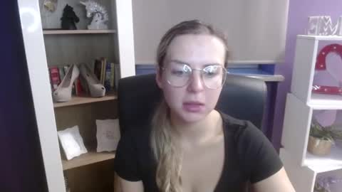 Z O E Y online show from 15, 9, 2025