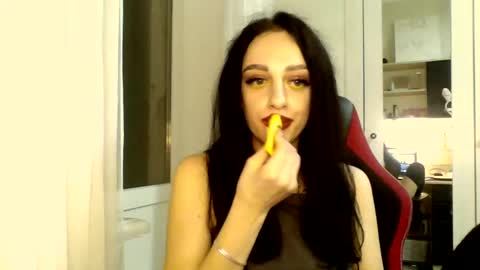 Snapshot of blacky_berry chatting on 5, 3, 2025 Ivy online show from 5, 3, 2025