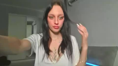 Snapshot of blacky_berry chatting on 21, 10, 2025 Ivy online show from 21, 10, 2025