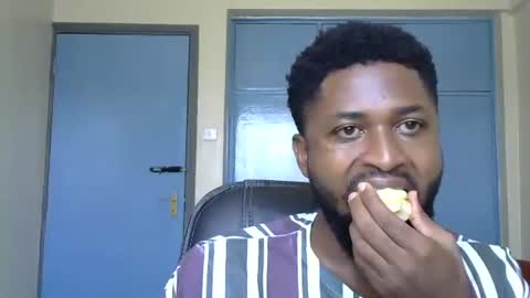 Snapshot of blakmoufaka chatting on 11, 10, 2025 blakmoufaka online show from 11, 10, 2025