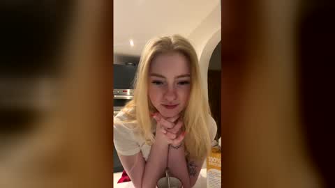 Snapshot of bleurosexx chatting on 23, 4, 2026 bleurosexx online show from 23, 4, 2026