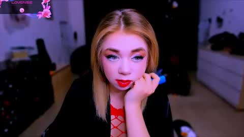 Nicole online show from 11, 11, 2025