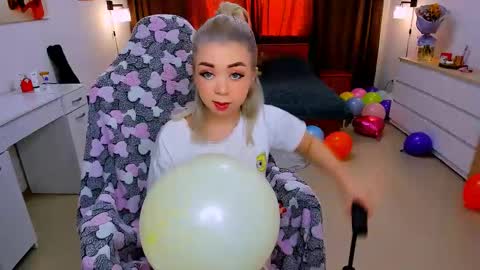 Snapshot of blinkofeyess chatting on 12, 2, 2025 Nicole online show from 12, 2, 2025