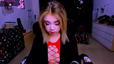 Nicole online show from 11, 11, 2025