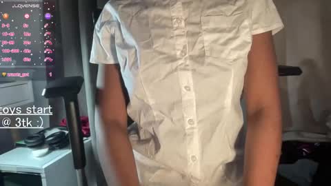 Snapshot of bloggirllaurel chatting on 19, 3, 2026 bloggirllaurel online show from 19, 3, 2026