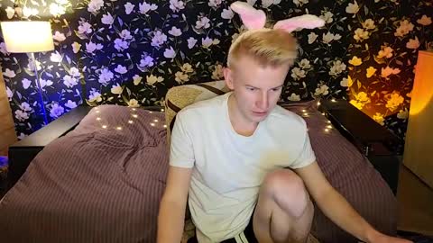 Snapshot of blond_boy69 chatting on 6, 4, 2026 blond_boy69 online show from 6, 4, 2026
