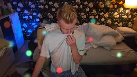 Snapshot of blond_boy69 chatting on 11, 5, 2026 blond_boy69 online show from 11, 5, 2026