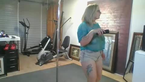 Snapshot of blonde19beauty chatting on 21, 4, 2026 BlondeBeauty19 online show from 21, 4, 2026