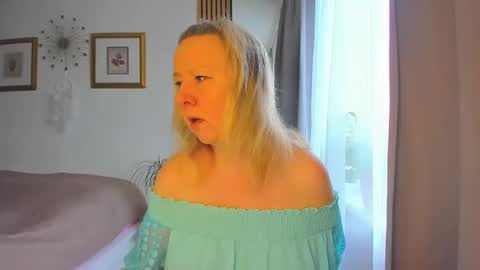 Nicole online show from 27, 1, 2025