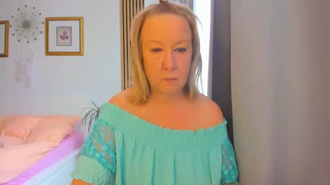 Nicole online show from 13, 2, 2025