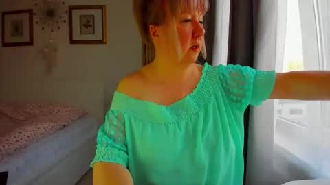 Nicole online show from 14, 4, 2026