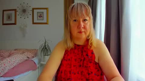 Snapshot of blonde_angel20 chatting on 29, 4, 2026 Nicole online show from 29, 4, 2026