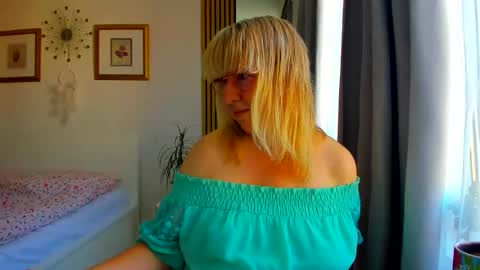 Snapshot of blonde_angel20 chatting on 22, 6, 2026 Nicole online show from 22, 6, 2026
