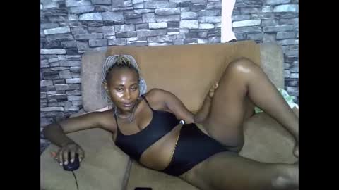 Snapshot of blonde_creamy chatting on 21, 3, 2026 blonde_creamy online show from 21, 3, 2026
