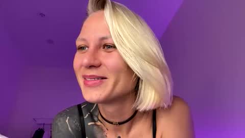 blonde_fuck_couple online show from 28, 5, 2026