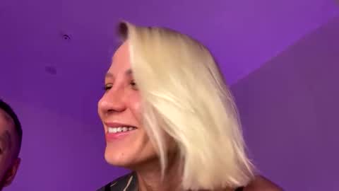 blonde_fuck_couple online show from 29, 5, 2026