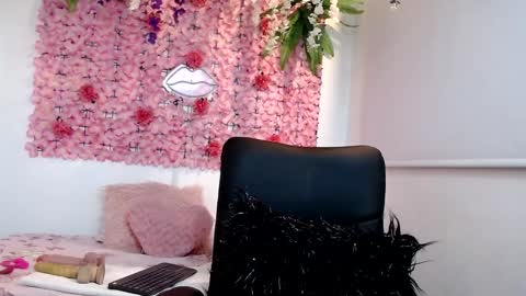 Snapshot of blonde_squirt_ chatting on 22, 12, 2024 blonde_squirt_ online show from 22, 12, 2024