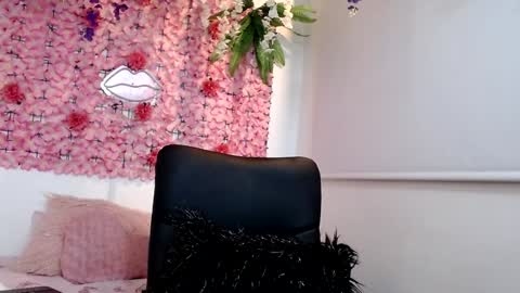 Snapshot of blonde_squirt_ chatting on 22, 12, 2024 blonde_squirt_ online show from 22, 12, 2024