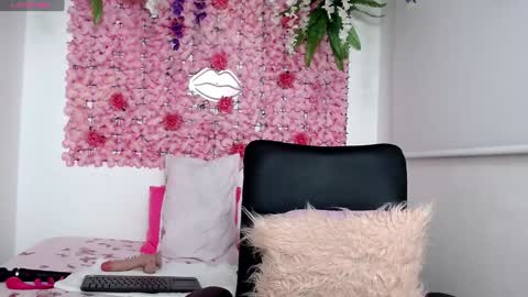 Snapshot of blonde_squirt_ chatting on 7, 2, 2025 blonde_squirt_ online show from 7, 2, 2025