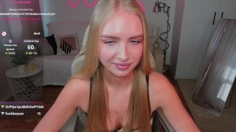Snapshot of blonde_vibe chatting on 3, 4, 2026 Nessa online show from 3, 4, 2026