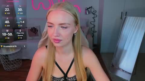 Snapshot of blonde_vibe chatting on 23, 5, 2026 Nessa online show from 23, 5, 2026