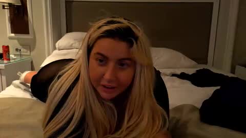 blondedolltia online show from 5, 1, 2026