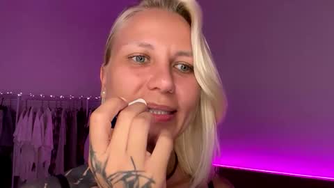 Snapshot of blondeheatxxx chatting on 9, 4, 2026 Real name Anastassiya and Ramil online show from 9, 4, 2026