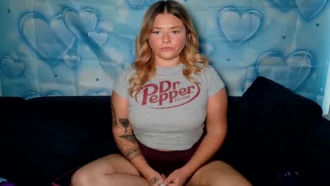 Snapshot of blonderebelxoxo chatting on 7, 4, 2026 Tee online show from 7, 4, 2026