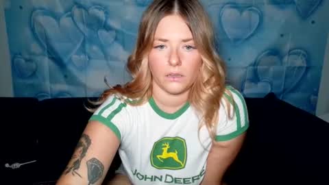 Snapshot of blonderebelxoxo chatting on 14, 4, 2026 Tee online show from 14, 4, 2026