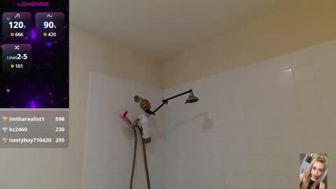 Snapshot of blondiebubblebooty chatting on 23, 10, 2025 Bubbles online show from 23, 10, 2025