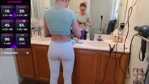 Snapshot of blondiebubblebooty chatting on 24, 10, 2025 Bubbles online show from 24, 10, 2025