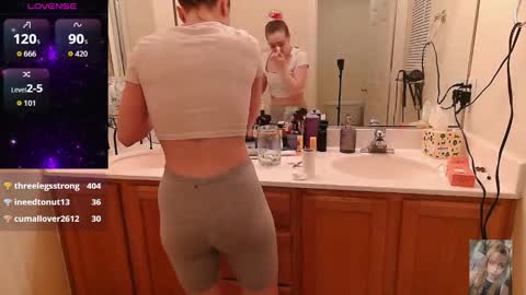 Snapshot of blondiebubblebooty chatting on 27, 10, 2025 Bubbles online show from 27, 10, 2025